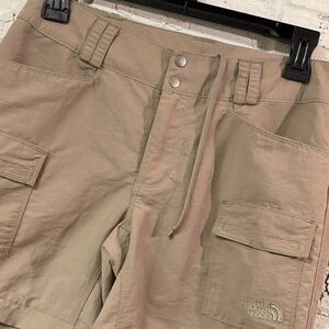 - The North Face Convertible Shorts/Capri Pants Combo 4